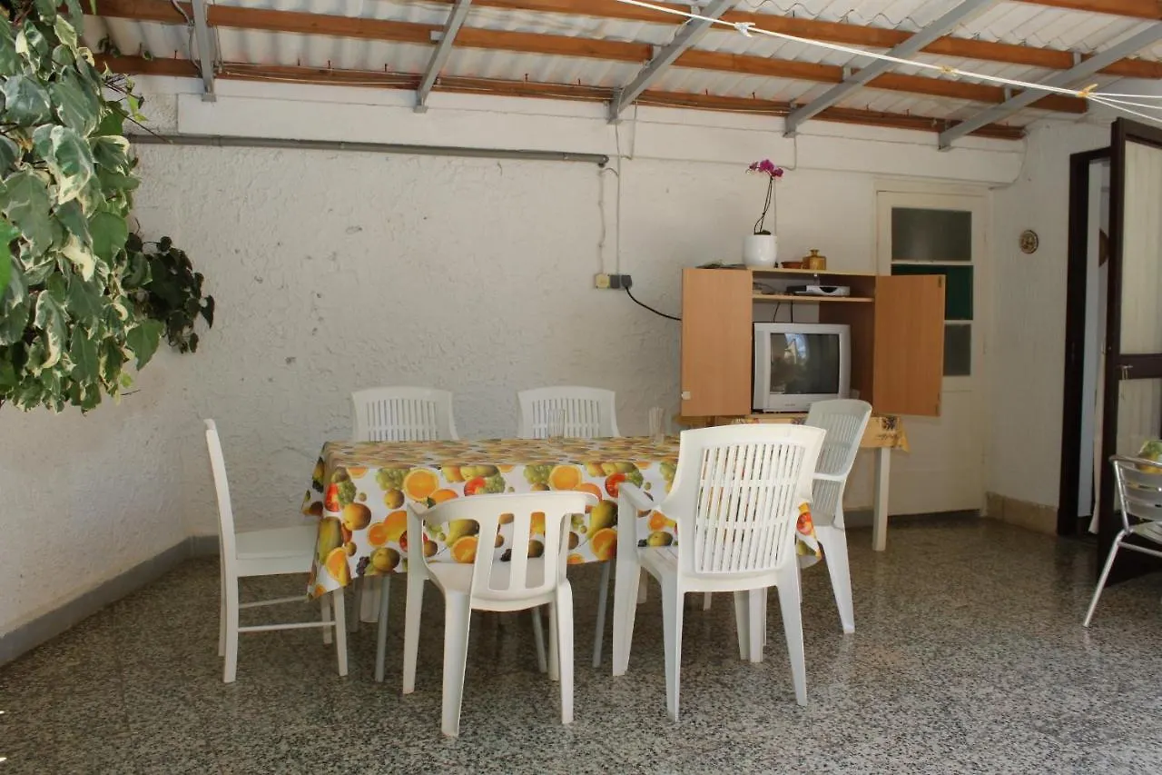 Apartments And Rooms With Parking Space Mali Lošinj 3*,